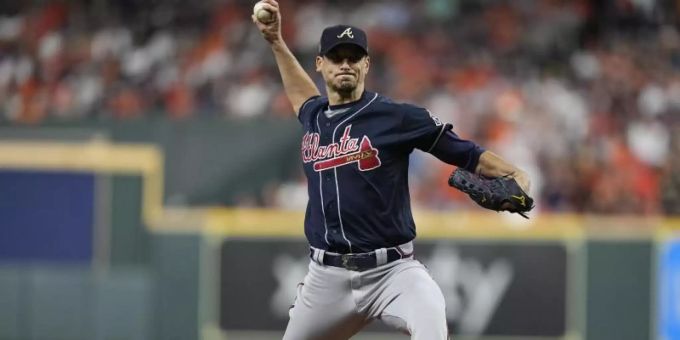 Die Atlanta Braves um Pitcher Charlie Morton gewannen das erste Spiel bei den Houston Astros. Foto: Ashley Landis/AP/dpa Die Atlanta Braves um Pitcher Charlie Morton gewannen das erste Spiel bei den Houston Astros. Foto: Ashley Landis/AP/dpa