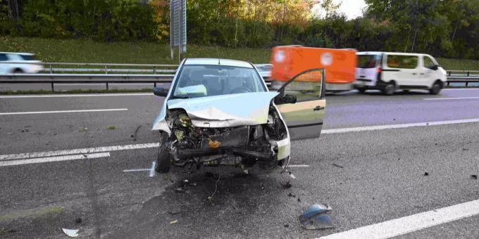 Es entstand Sachschaden von mehreren Zehntausend Franken. Unfall