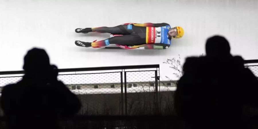 Siegt auf der Olympia-Bahn: Rodler Johannes Ludwig. Foto: Mark Schiefelbein/AP/dpa