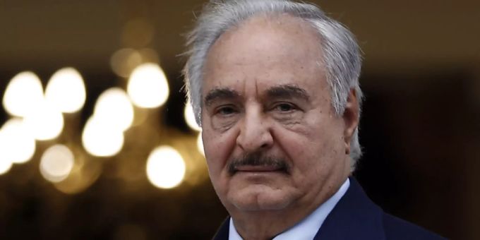 General Chalifa Haftar unterstrich seine Ambitionen auf die Präsidentschaft, in dem er mit seinen Truppen versuchte, Tripolis zu besetzen. haftar