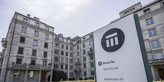 Die Swiss Re ist wegen der Coronapandemie tief in die Verlustzone gestürzt. (Archiv) Swiss Re