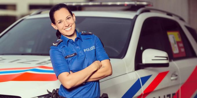 Nadia Placereani ist seit Anfang März 2020 als Instagram-Polizistin online. Stadtpolizei Uster