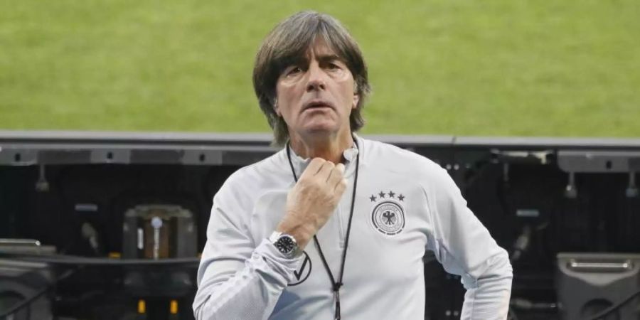 Joachim Löw hat erstmals seit elf Monaten wieder fast die volle Belegschaft dabei. Foto: Efrem Lukatsky/AP/dpa