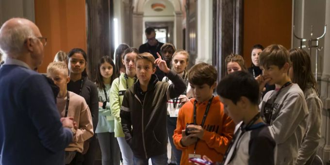 Kinder bei einer Führung im Bundeshaus. (Archivbild) Zukunftstag