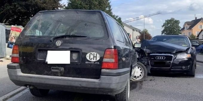 Verkehrsunfall auf der Alpenstrasse.