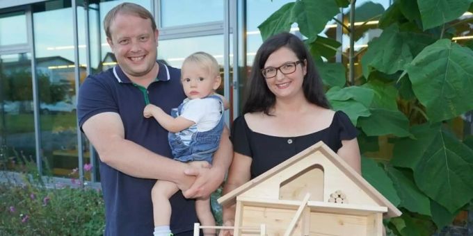 Von links: Björn Thewes, Jakob Thewes und Berkenda Frrokaj. 4000. Einwohner Staufen