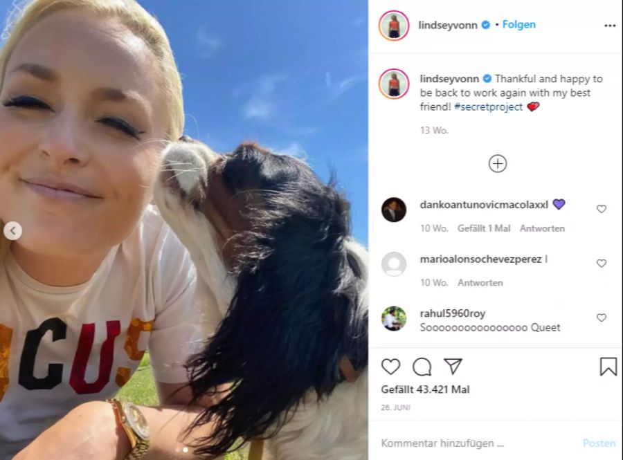 Lindsey Vonn mit einem ihrer Hunde.