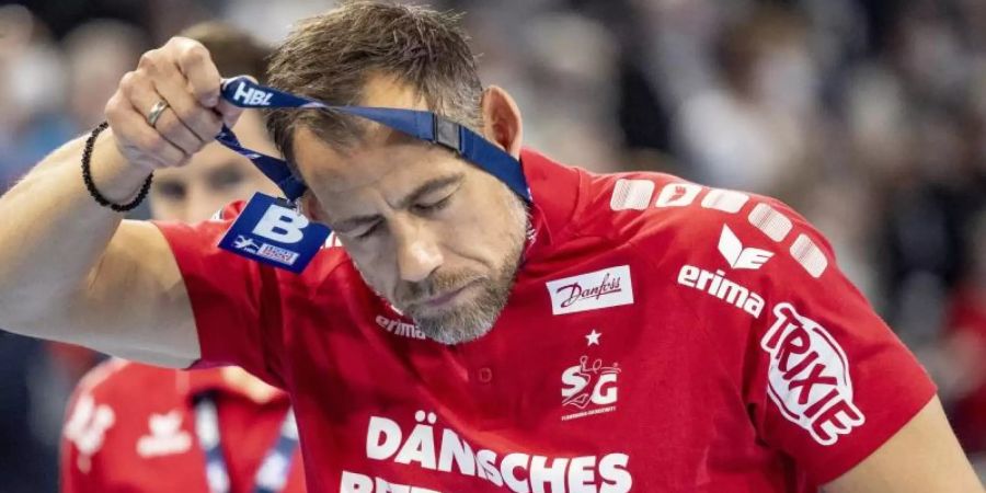Wird mit Flensburg-Handewitt vorerst nicht bei Pick Szeged antreten: SG-Trainer Maik Machulla. Foto: Axel Heimken/dpa