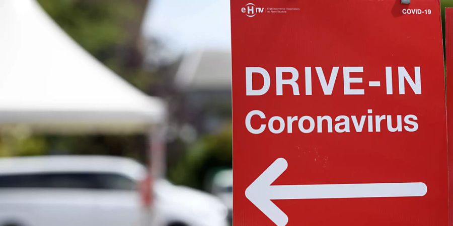 Corona-Teststation in der Waadt. Am Mittwoch wurden dem BAG 181 neue Ansteckungen gemeldet. (Themenbild)