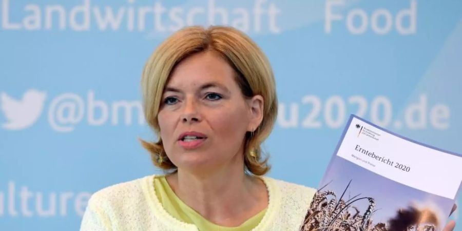 Bundeslandwirtschaftsministerin Julia Klöckner(CDU) stellt in Bonn den Erntebericht 2020 vor. Foto: Roberto Pfeil/dpa