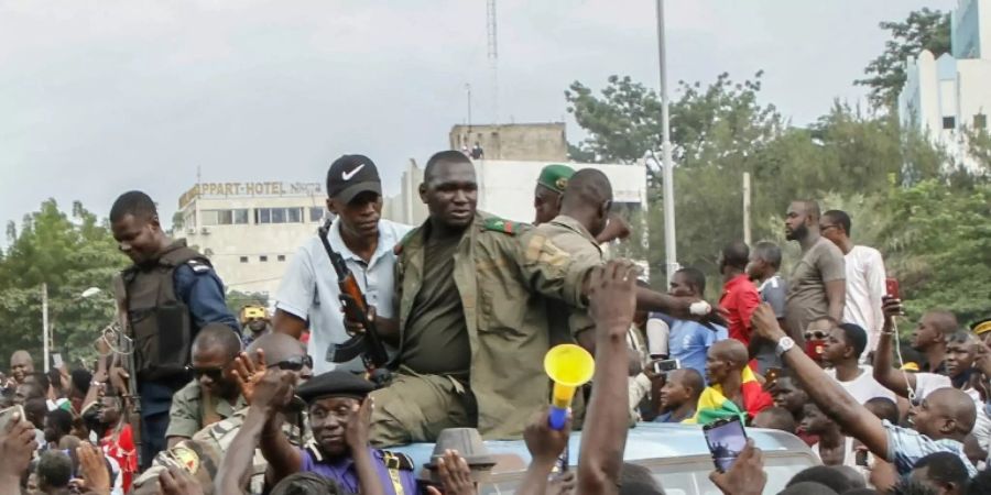 Soldaten auf einem Pick-up in Bamako