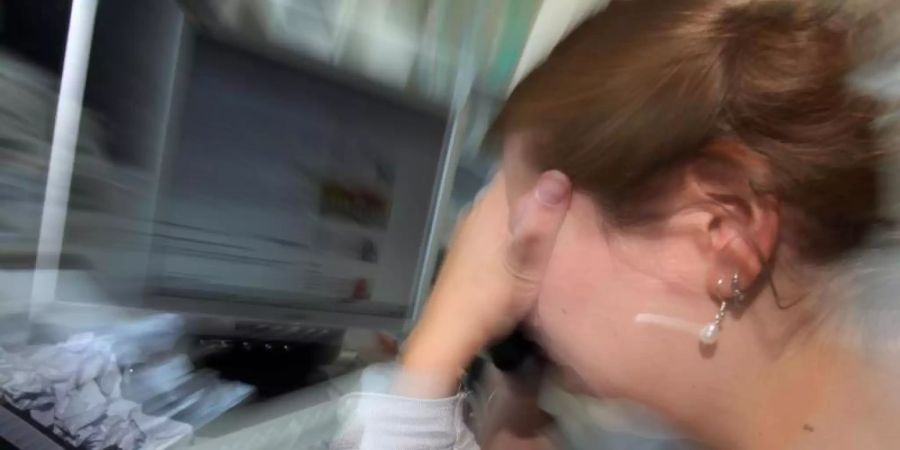 Laut AOK-Studie gingen 11,9 Prozent aller Fehlzeiten 2019 auf psychische Erkrankungen zurück. Foto: picture alliance / dpa