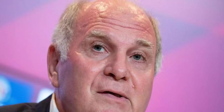 Kritisiert den BVB: Bayern-Ehrenpräsident Uli Hoeness. Foto: Sven Hoppe/dpa