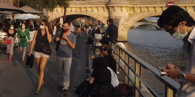 Die Maskenpflicht wurde auch in Paris ausgeweitet. Viele europäische Grossstädte verzeichnen steigende Fallzahlen. Coronavirus Paris Lockdown