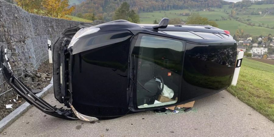 Personenwagenlenker verursacht Selbstunfall