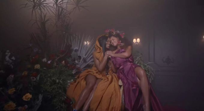 Naomi Campbell und Beyoncé im Musikvideo. beyoncé