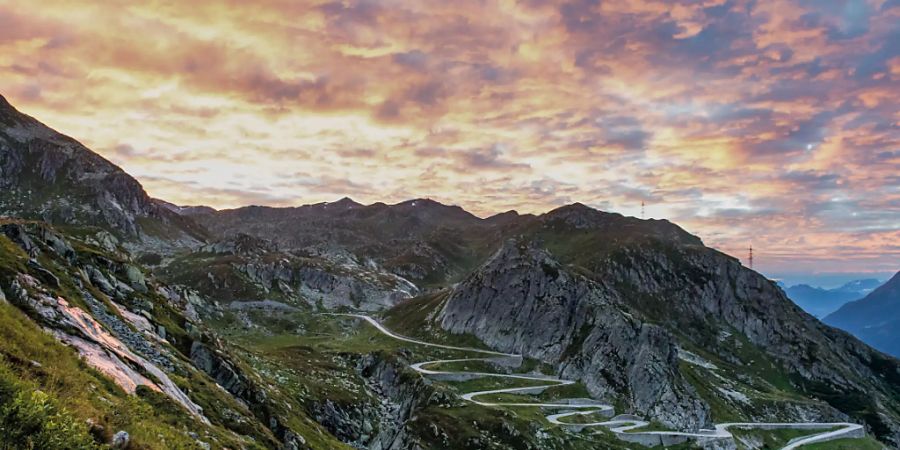 Die Alpen sollen an der nächsten Schweizer Landesausstellung in den Brennpunkt rücken. Muntagna soll die Ausstellung heissen. Im Bild der Gotthardpass mit der alten Passstrasse, Tremola genannt.