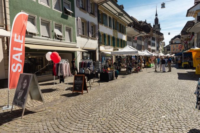 Kaum Gedränge: man hätte den Marktfahrer/innen gerne mehr Besucher gewünscht.