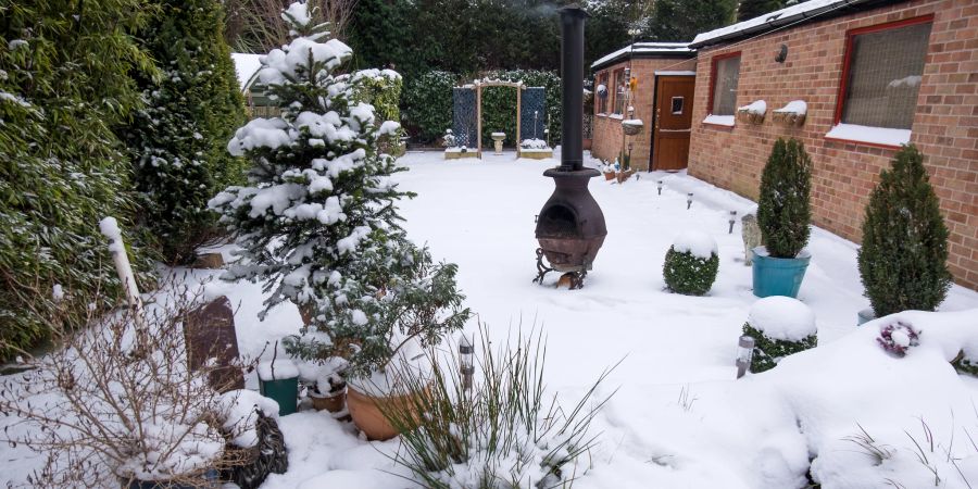 Bevor der Winter richtig kommt, sollten Sie ihren Garten auf die kalte Jahreszeit vorbereiten.