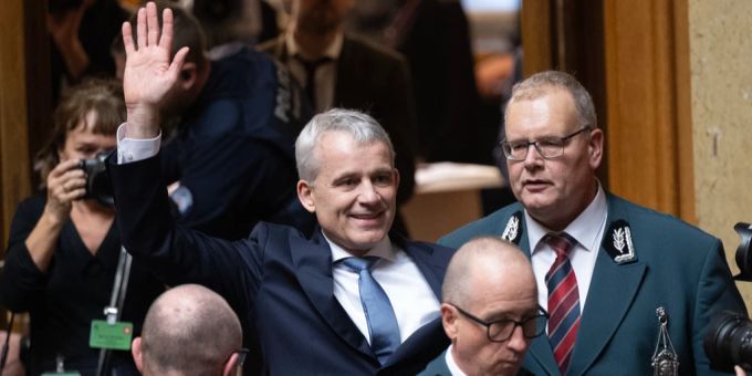 Plus Spesen - Ein Bundesrat verdient rund 472'000 Franken pro Jahr