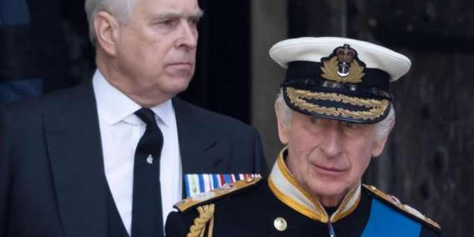 Muss Prinz Andrew Wegen Camilla Aus Der Royal Lodge Ausziehen?