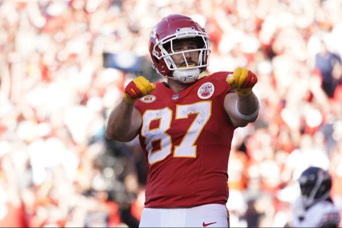 Travis Kelce hat Interesse an Taylor Swift bekundet - seither ist die Sängerin an zwei Spielen des NFL-Stars gewesen. Taylor Swift