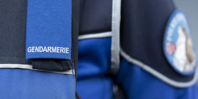 Die Walliser Kantonspolizei setzte nach einem Einbruch in ein Juweliergeschäft ein Grossaufgebot ein. (Archivbild) Die Walliser Kantonspolizei setzte nach einem Einbruch in ein Juweliergeschäft ein Grossaufgebot ein. (Archivbild)