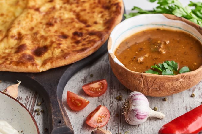 Knoblauch kann gut zum Immunsystem-Boosting beitragen. Knoblauch mit Lebensmitteln