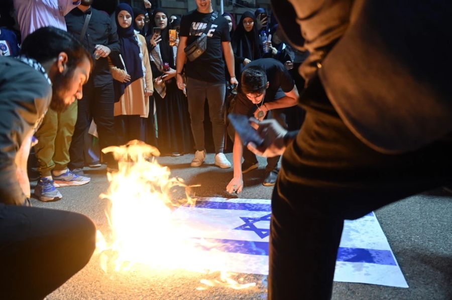 Laut ihrem Gründungsdokument will sie auf dem Gebiet des heutigen Israels einen eigenen Staat errichten.