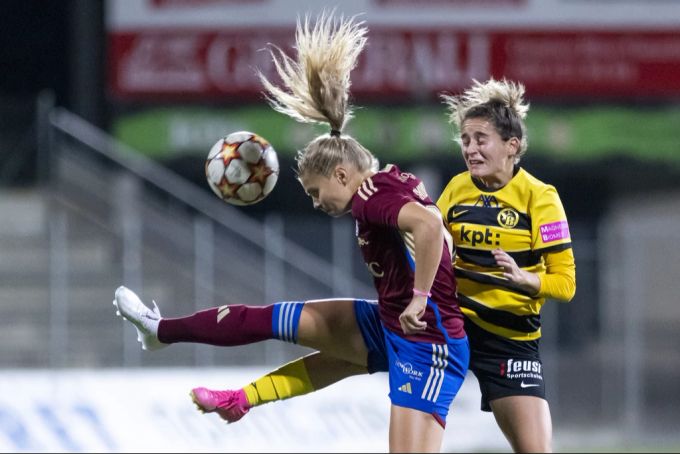 Caroline Krawczyk (rechts) spielt am 21. Oktober mit den YB Frauen gegen GC. YB