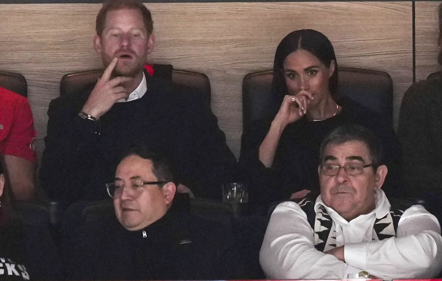 Prinz Harry und Meghan Markle bei einem Eishockey-Spiel in Kanada.