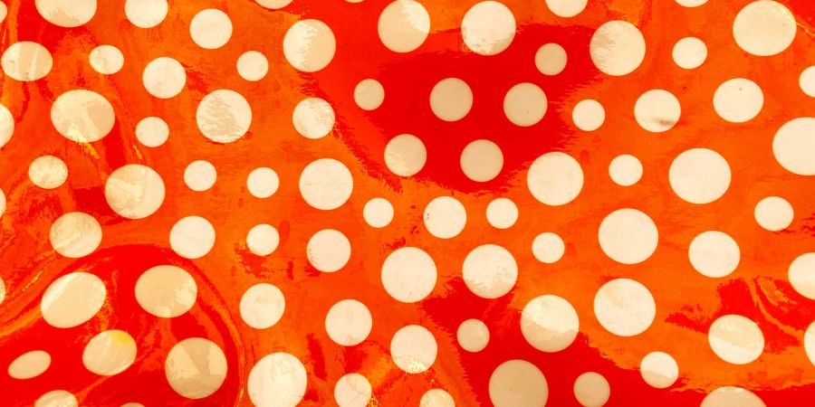 Polka Dots sehen nicht nur auf Kleidchen süss aus, sondern auch auf Kissen.