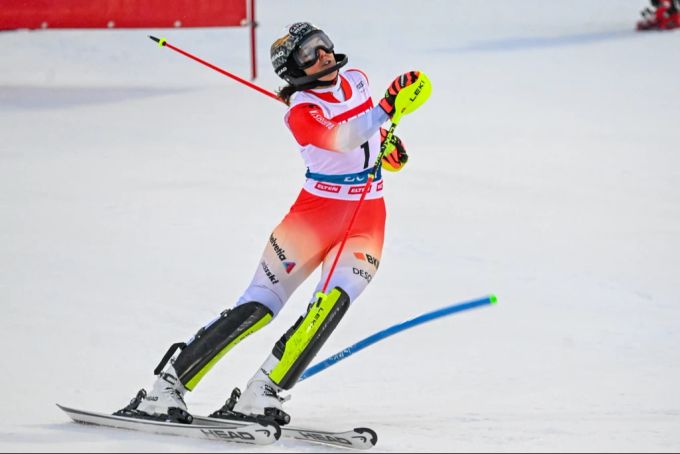 Wendy Holdener bleibt beim Slalom-Saisonstart hinter den Erwartungen zurück. Im zweiten Lauf macht sie aber noch ein paar Ränge gut. Wendy Holdener