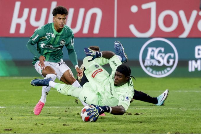 Lawrence Ati Zigi pariert gegen Winterthur einen Penalty (Archivbild). FC St.Gallen