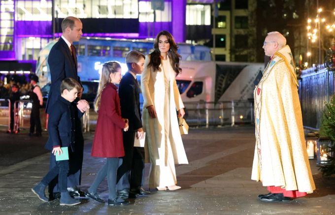 In Weihnachtsstimmung: Prinz William mit Louis, Charlotte, George und Kate. Prinz William