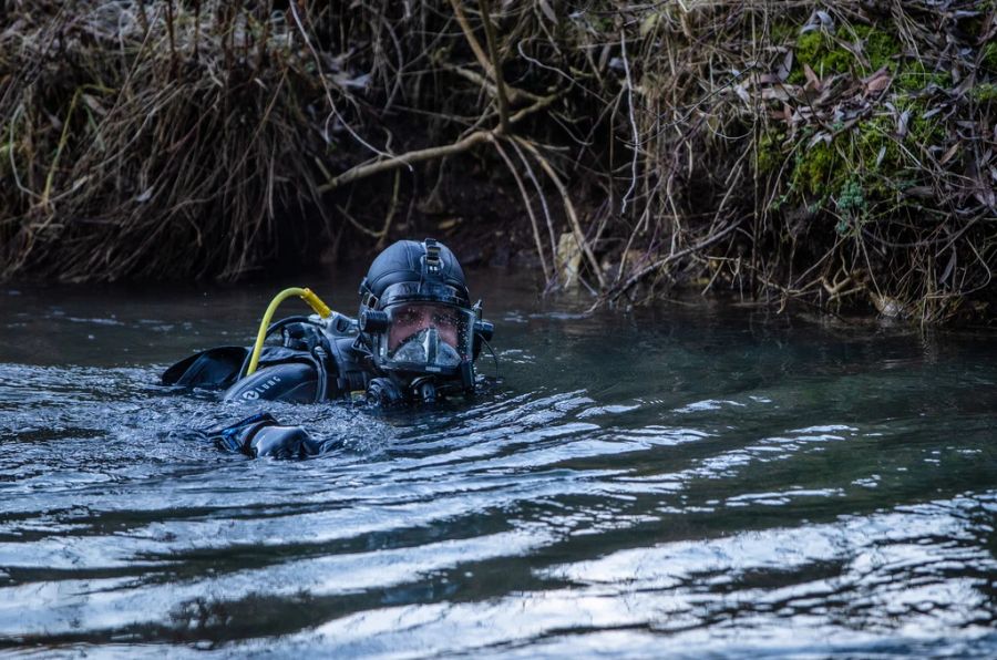 Am Dienstag fanden Polizeitaucher ihre Leiche im nahegelegenen Fluss.