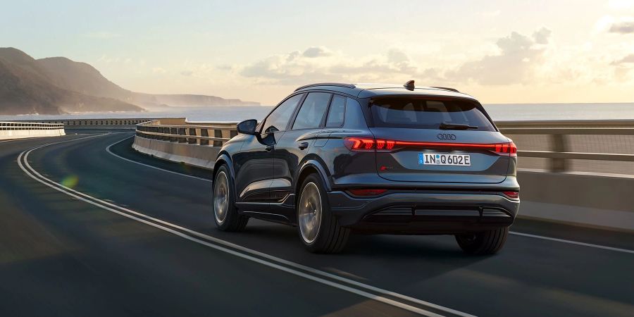 2024 Audi Q6 e-tron, Heck mit markanten Leuchten