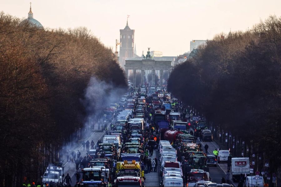 Den Bauern fehle die agrarpolitische Perspektive: Die Bundesregierung habe es versäumt, ihnen eine echte Alternative zum Agrardiesel zu bieten. (Symbolbild)