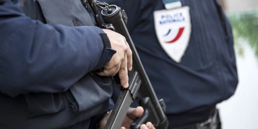 Polizei Frankreich Maschinenpistole