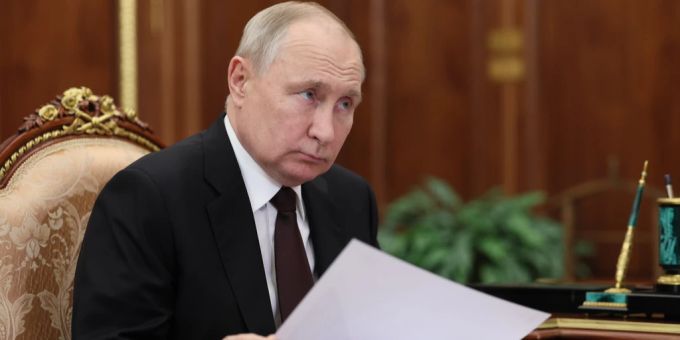 Wladimir Putin gehen die Knast-Soldaten aus, weshalb er zu einem neuen Trick greift. Ukraine Krieg