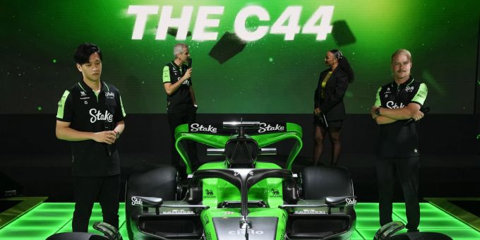 Das Logo von Stake ist auf dem neuen Sauber C44 allgegenwärtig. Das könnte Probleme mit sich bringen. Sauber Formel 1 Stake