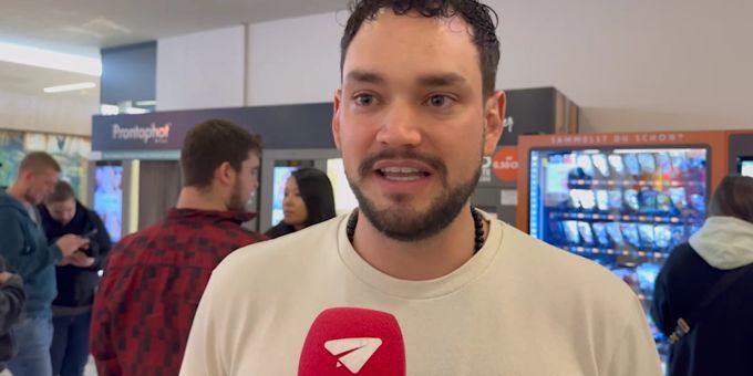 Wallisellen ZH - Ansturm auf Pokémon-«Collectomat» im Glattzentrum