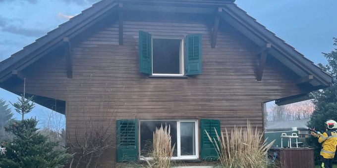Egnach TG - Brand in Einfamilienhaus fordert 100 Einsatzkräfte