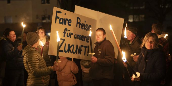 In Affoltern am Albis, Kanton Zürich, Schweiz, protestierten Landwirte am Freitag, 1. März 2024, gegen ihre Arbeitsbedingungen und hier speziell gegen den Milchpreis, wie bei zahlreichen Protesten in ganz Europa in den letzten Wochen.