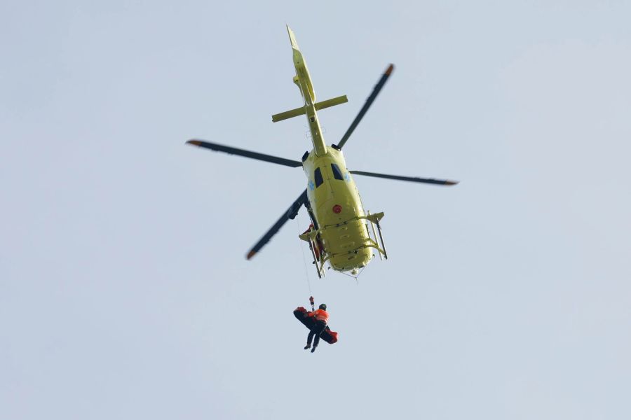 Christof Innerhofer fliegt im Super-G in Bormio mit dem Heli ins Spital.