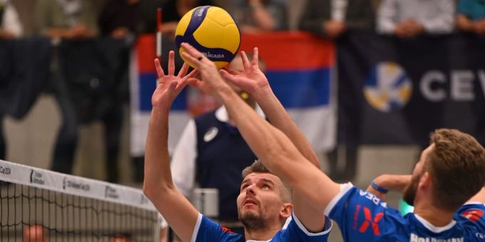Manuel Nagel von Volley Amriswil am Ball. Volley Amriswil
