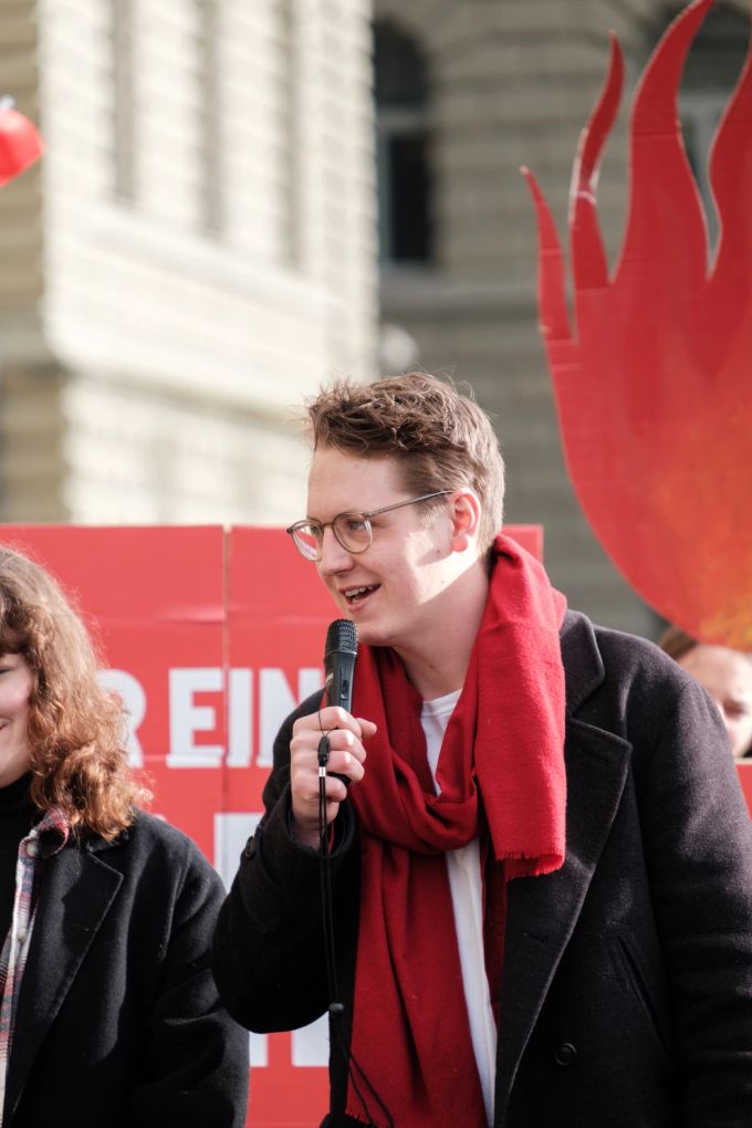 Mit der «Initiative für eine Zukunft» soll die «sozial gerechte Bekämpfung der Klimakrise» und der «dafür notwendige Umbau der Gesamtwirtschaft» mitfinanziert werden. Juso Zukunft-Initiative Erbschaftssteuer