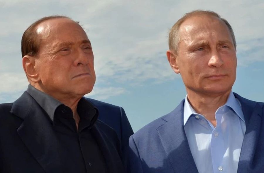 Italiens früherer Premier Silvio Berlusconi (links) besuchte mit Putin 2015 sogar die Krim.