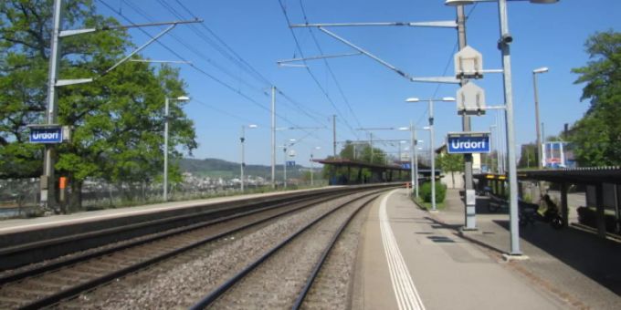 Der Bahnhof in Urdorf. Bahnhof Urdorf