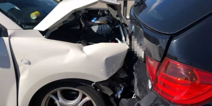 Beide Unfallfahrzeuge erlitten Totalschaden. Unfall